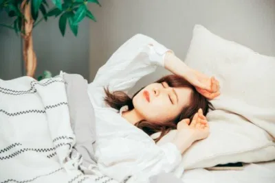Điện thoại làm đảo lộn nhịp sinh hoạt của con người. (Ảnh: Internet) Điện thoại làm đảo lộn nhịp sinh hoạt của con người. (Ảnh: Internet)