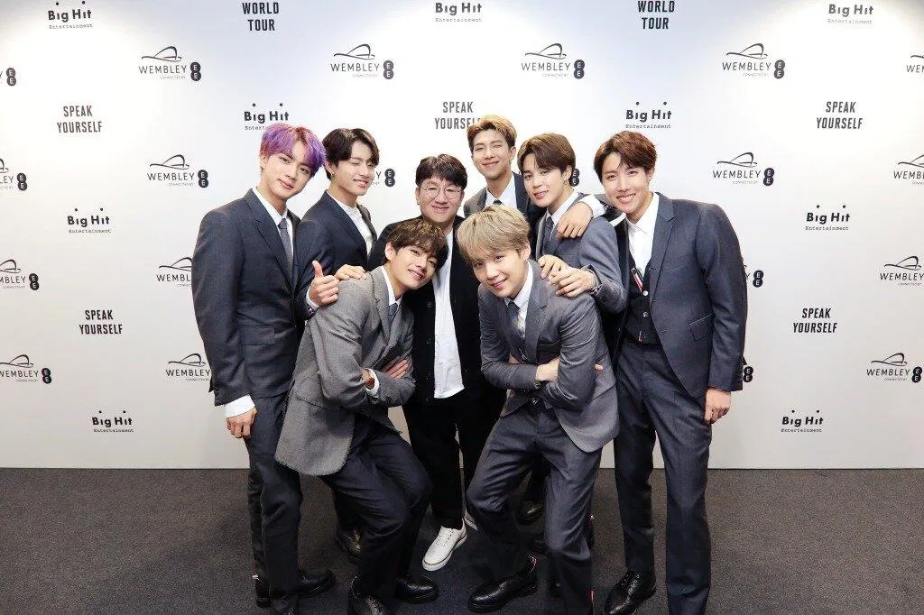 BTS cùng Bang Si Hyuk (Ảnh: Internet)