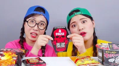 BJ DONA thực hiện mukbang thử thách ăn thực phẩm cay