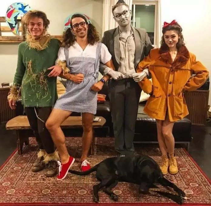 30/10/2016 – Halloween đầu tiên bên nhau của cặp đôi cùng 2 người bạn khác hóa thân thành 4 nhân vật chính trong “The Wizard of Oz” (Nguồn: Internet)
