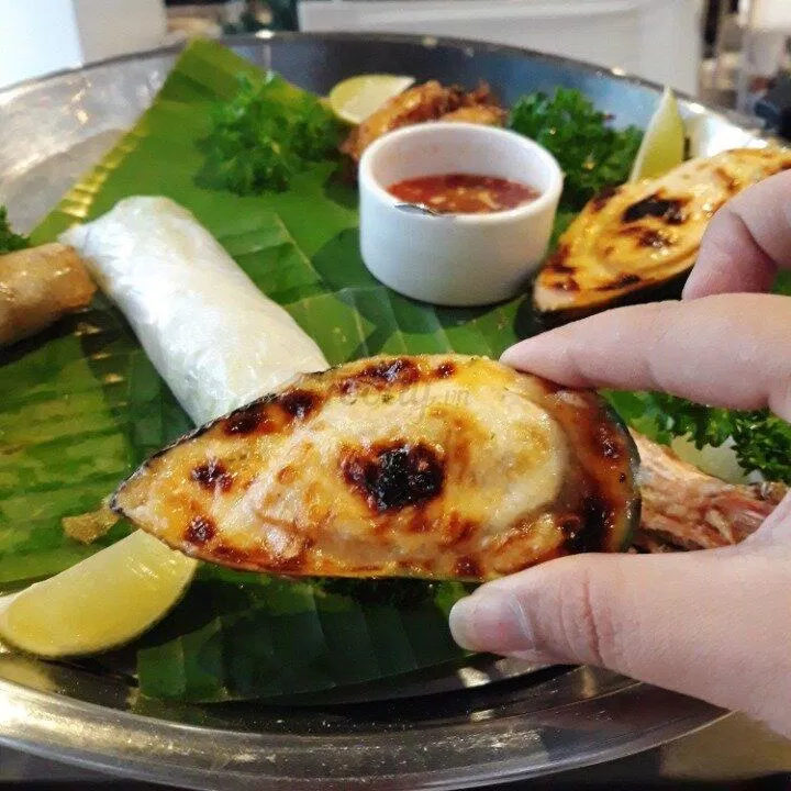 Món ăn thương hiệu của nhà hàng hải sản RIVIA (ảnh: internet) Món ăn thương hiệu của nhà hàng hải sản RIVIA (ảnh: internet)