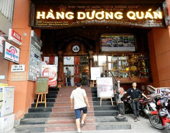 Không gian bên ngoài nhà hàng hải sản Hàng Dương (ảnh: internet)