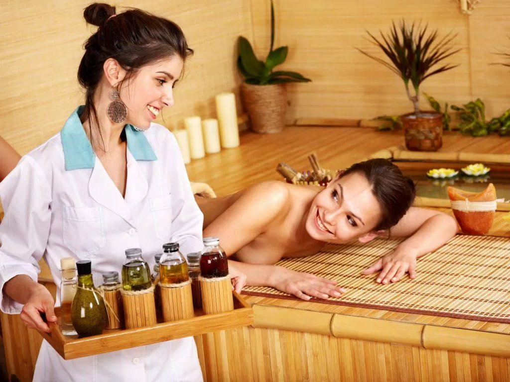 Nên chọn những spa có đội ngũ nhân viên lành nghề (Nguồn: Internet).