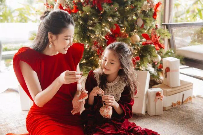 Hà Kiều Anh và con gái (Nguồn ảnh: Internet) Hà Kiều Anh và con gái (Nguồn ảnh: Internet)