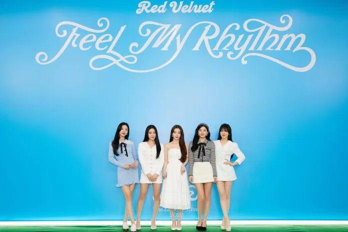 Red Velvet trong buổi họp báo ra mắt "Feel My Rhythm" (Nguồn: Internet)