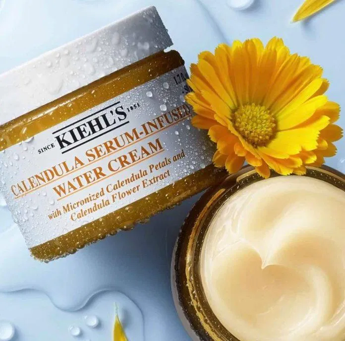 Kem dưỡng ẩm Kiehl's Calendula Serum-Infused giúp da khỏe mạnh, rạng rỡ (Nguồn: Internet) Review các dòng kem dưỡng Kiehl’s – đắt nhưng có ‘xắt ra miếng’ hay không? 3 O Ethyl Ascorbic Acid Acid Hyaluronic các dòng kem dưỡng Kiehl s các dòng kem dưỡng Kiehl s loại nào tốt cấp ẩm cây bạch dương trắng Chiết xuất hoa cúc Chiết xuất rễ cây Imperata Cylindrica chiết xuất từ Ô liu Chiết xuất vi sinh vật biển Nam Cực công dụng dưỡng ẩm Glacial Glycoprotein Extract glycerin Glycolic Acid và Citric Acid hoa cúc kem dưỡng kem dưỡng ẩm Kem dưỡng ẩm Kiehl s Calendula Serum Infused Kem dưỡng của Kiehl s có tốt không kem dưỡng Kiehl s Kem dưỡng Kiehl s Clearly Corrective Kem dưỡng Kiehl s Pure Vitality Kem dưỡng Kiehl s Super Multi Corrective Kem dưỡng Kiehl s Ultra Facial Cream Kem dưỡng Kiehl s Ultra Facial Oil kiềm dầu làn da lão hóa Mật ong Munuka nấm chaga ngăn ngừa lão hóa ngừa lão hóa Phân tử Amino Acid PhytoMimetic Vitamin A rễ cây hồng sâm Review các dòng kem dưỡng Kiehl s Review các dòng kem dưỡng Kiehl s loại nào tốt Review chi tiết 6 dòng kem dưỡng của Kiehl s review kem dưỡng Kiehl s sáng da thành phần thương hiệu Kiehls Tinh chất hoa cúc Calendula Tinh dầu vỏ chanh trẻ hóa da vitamin E