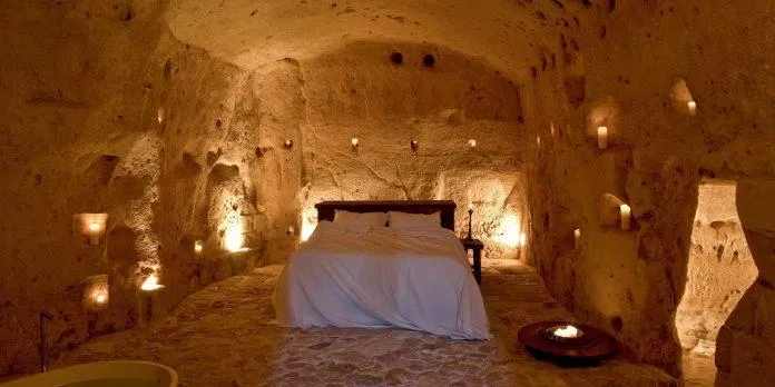 Phòng nghỉ khách sạn Sextantio Le Grotte della Civitta, Matera (Nguồn: Internet) Phòng nghỉ khách sạn Sextantio Le Grotte della Civitta, Matera (Nguồn: Internet)