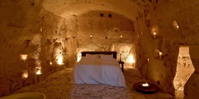 Phòng nghỉ khách sạn Sextantio Le Grotte della Civitta, Matera (Nguồn: Internet) Phòng nghỉ khách sạn Sextantio Le Grotte della Civitta, Matera (Nguồn: Internet)