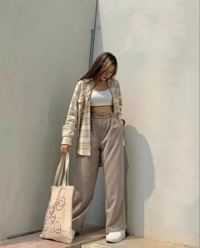 169 5 Tips mix đồ với áo sơ mi caro oversize vừa đẹp vừa trẻ trung mới nhất 6 Sơ mi kẻ caro với quần tây (Nguồn: Internet)