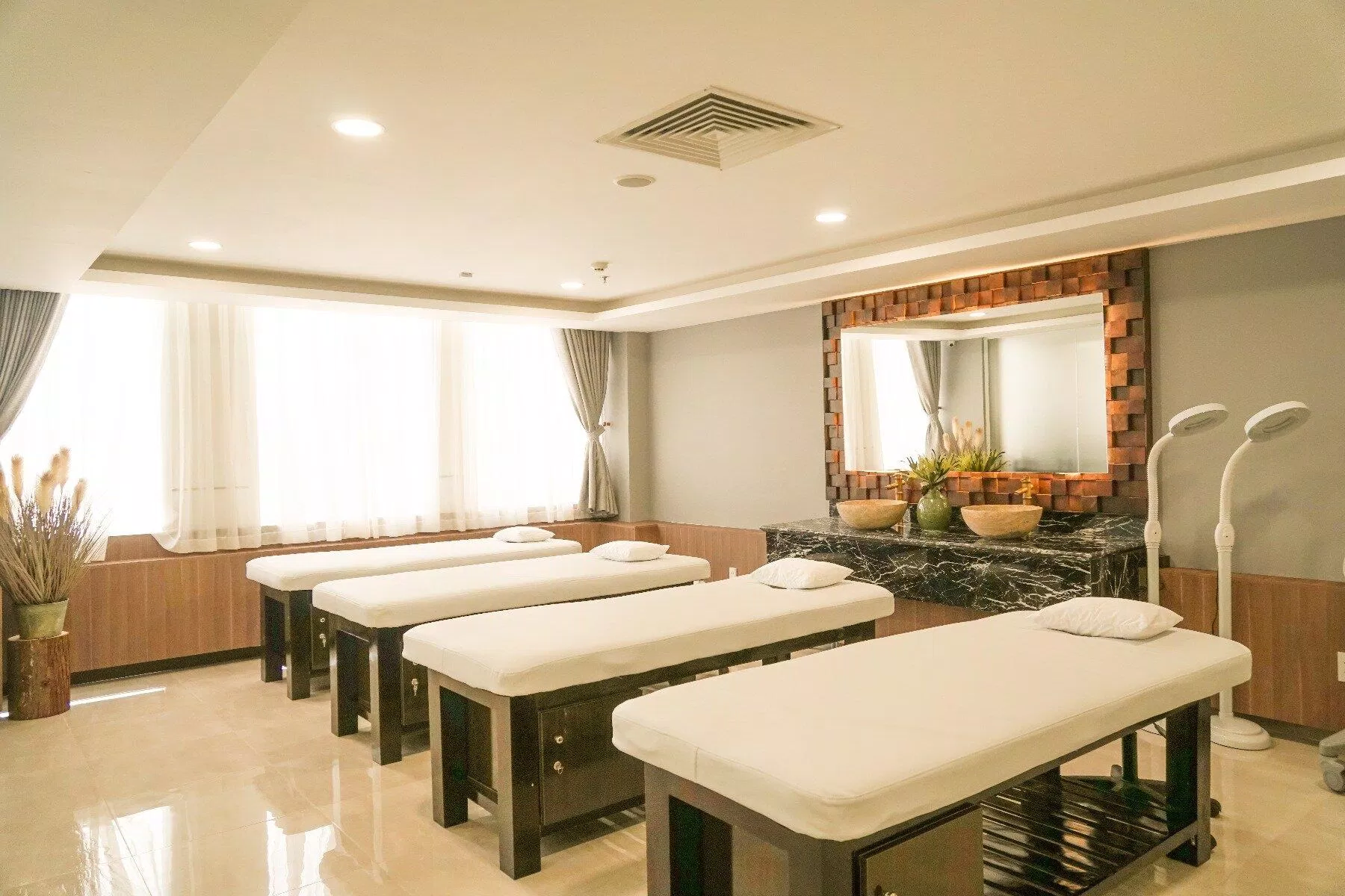 Hasaki Clinic & Spa - nơi có thiết kế nhẹ nhàng, sang trọng mang lại cảm giác gần gũi cho khách hàng (Nguồn: Internet)