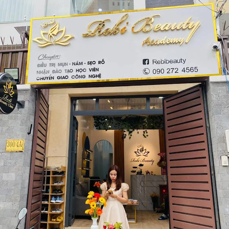 Rebi Beauty Academy được thết kế hiện đại và sang trọng (ảnh: internet) Rebi Beauty Academy được thết kế hiện đại và sang trọng (ảnh: internet)