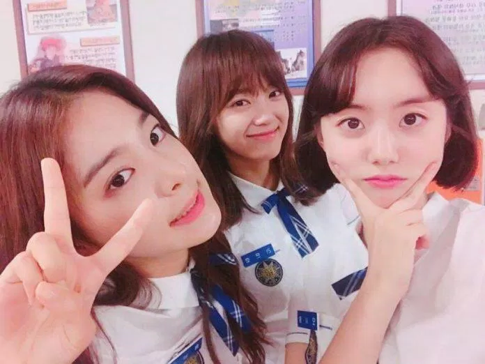 Seol In-ah, Kim Se-jeong và bạn diễn Học đường 2017 (Nguồn: Instagram / @_seorina)