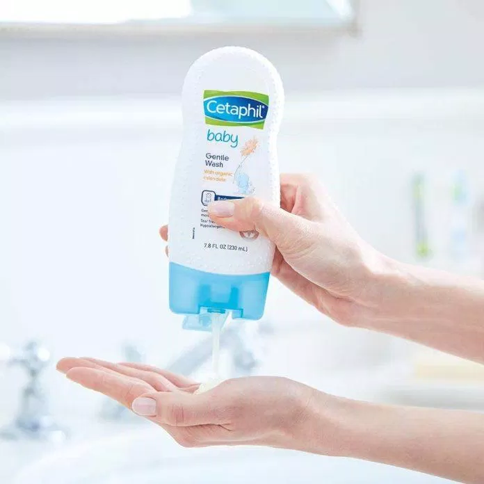 Sữa tắm Centaphil Baby Wash & Shampoo có kết cấu dạng sữa màu trắng đục (nguồn: internet)