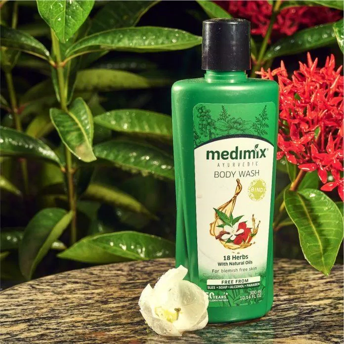 Sữa tắm Medimix 18 loại thảo dược có bảng thành phần đẹp được ghi rõ trên bao bì (Nguồn: Internet)