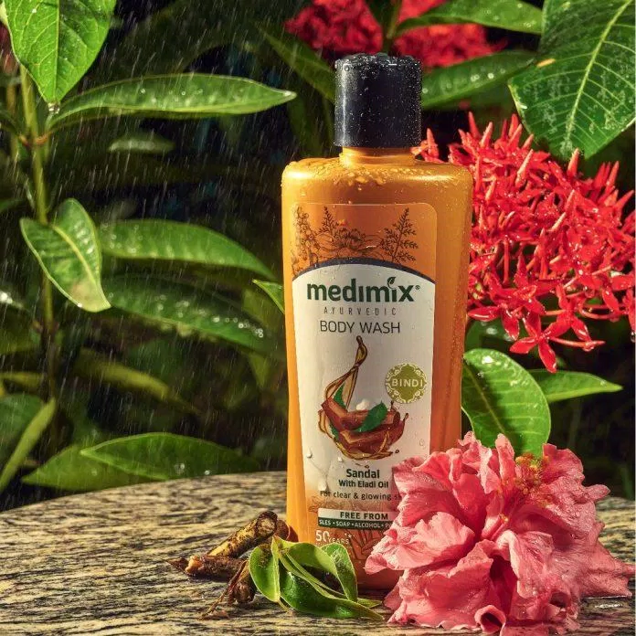 Sữa tắm Medimix Đàn Hương và dầu Eladi có bảng thành phần tự nhiên mang đến hiệu quả vượt trội (Nguồn: Internet)