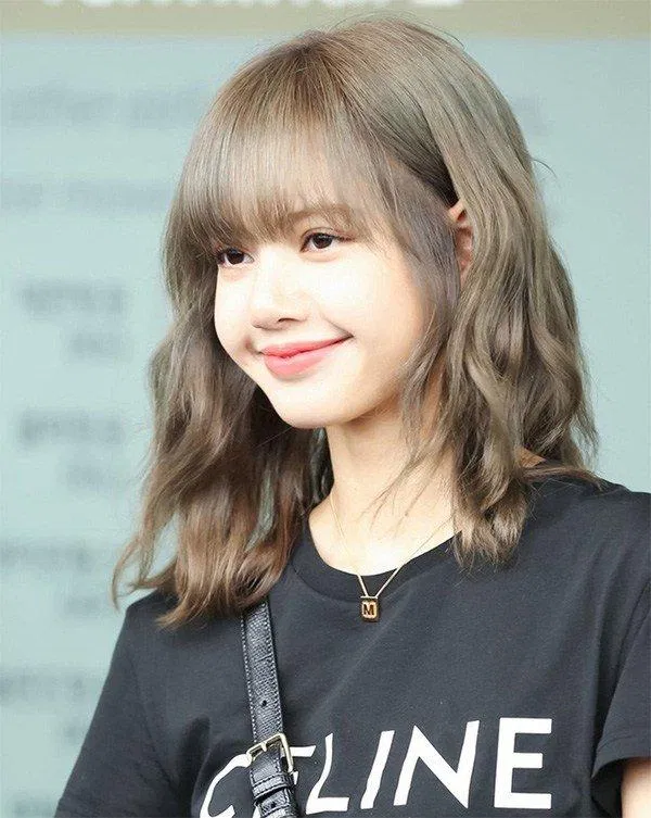 Tóc ngắn uốn xoăn sóng