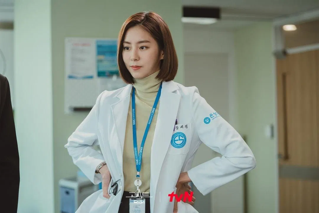 Uee đã làm gì để được khán giả yêu thích trong bộ phim Ghost Doctor (Ảnh: Internet)