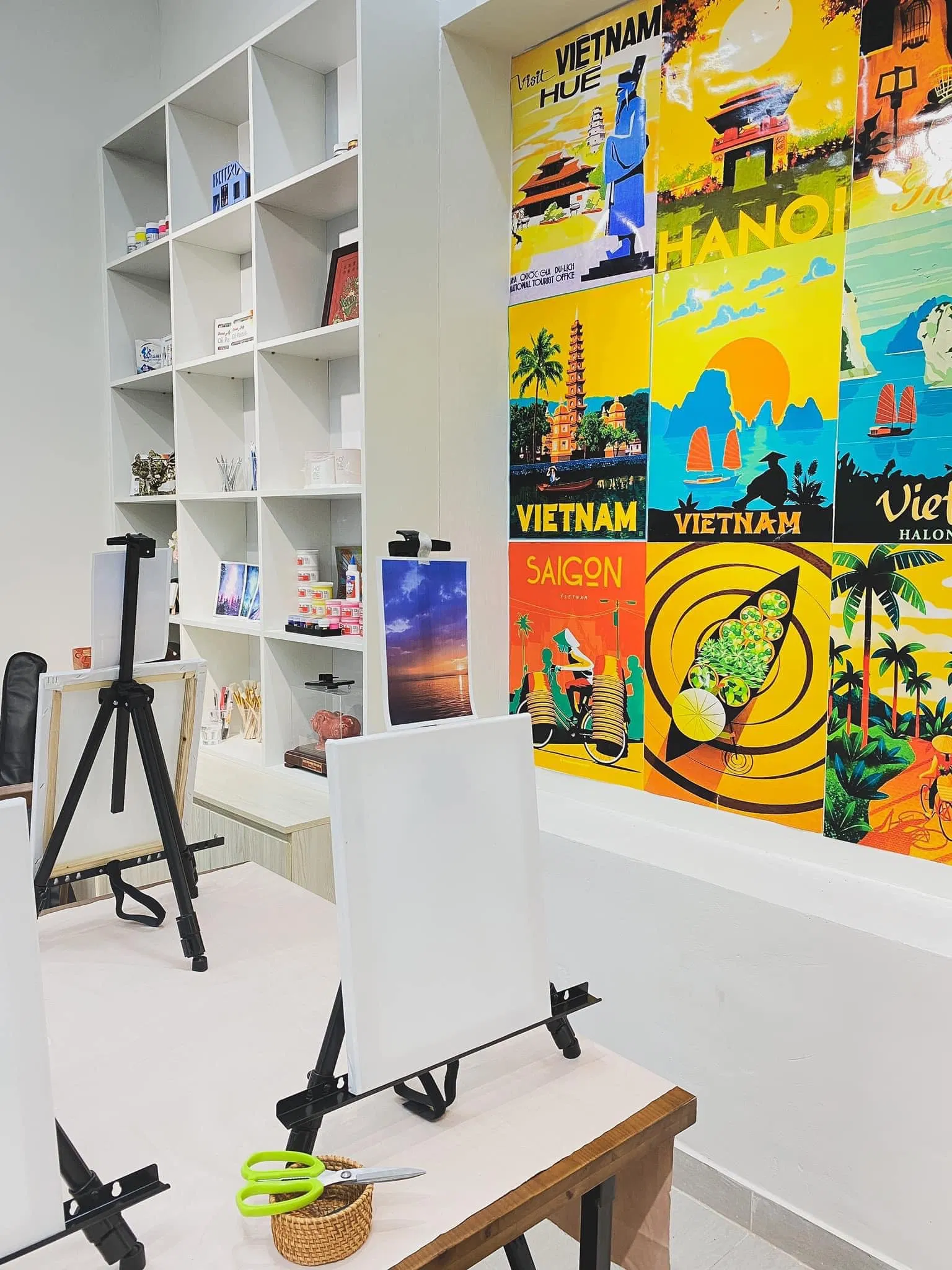 Trải nghiệm vẽ tranh (Ảnh: Cheapie art coffee) Trải nghiệm vẽ tranh (Ảnh: Cheapie art coffee)