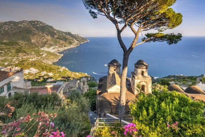 Khu vườn của biệt thự Villa Rufolo, Ravello (Ảnh: Internet) Khu vườn của biệt thự Villa Rufolo, Ravello (Ảnh: Internet)