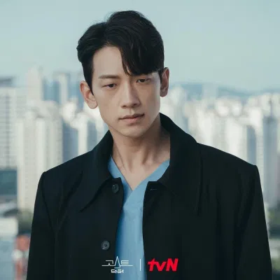 Visual hết nước chấm của Bi Rain trong bộ phim Ghost Doctor (Ảnh: Internet)