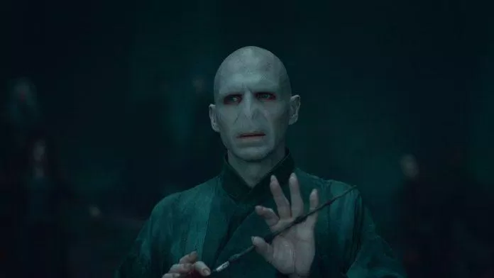 Voldemort với đũa phép Elder (Ảnh: Internet)