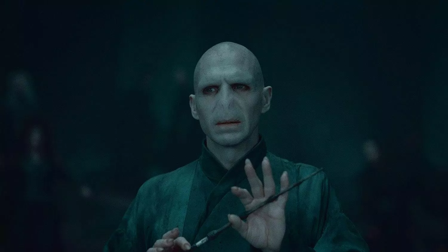 Voldemort với đũa phép Elder (Ảnh: Internet)