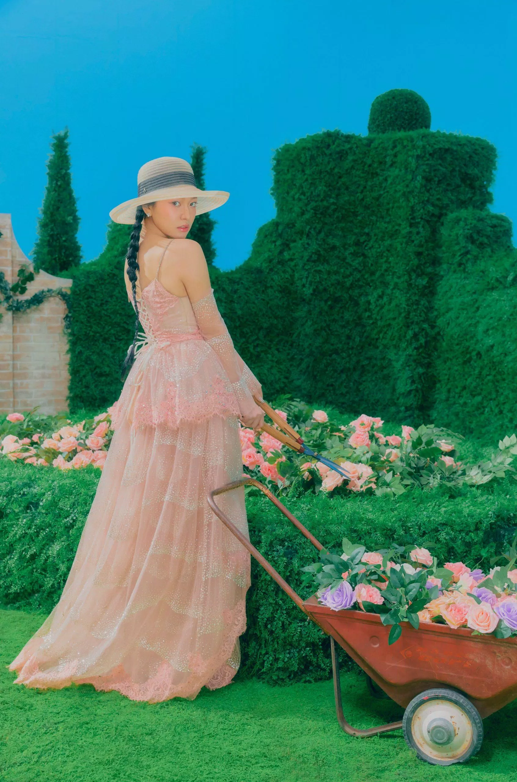 Cách tạo dáng quay nửa người trong bức ảnh này hao hao giống bức ảnh trong đợt comeback "Psycho". (Nguồn: Internet) Cách tạo dáng quay nửa người trong bức ảnh này hao hao giống bức ảnh trong đợt comeback "Psycho". (Nguồn: Internet)