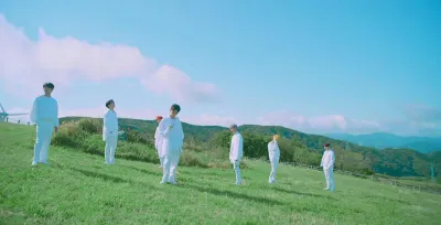 Một cảnh quay ấn tượng trong MV You are. (Nguồn: Internet) Một cảnh quay ấn tượng trong MV You are. (Nguồn: Internet)