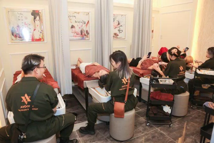 Salon thường đông khách vào cuối tuần.
