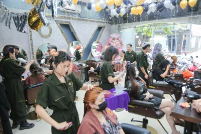 Vào cuối tuần thường rất đông khách nên các bạn đặt lịch trước để không phải đợi lâu nhé.