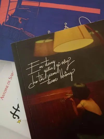 Sách "Em đang giấu gì vậy? Cho tôi xem được không?" (Nguồn ảnh: BlogAnChoi) Sách "Em đang giấu gì vậy? Cho tôi xem được không?" (Nguồn ảnh: BlogAnChoi)