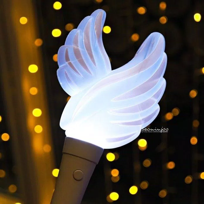 AOA với chiếc lightstick đẹp nhất trong K-Pop. (Nguồn: Internet) AOA với chiếc lightstick đẹp nhất trong K-Pop. (Nguồn: Internet)
