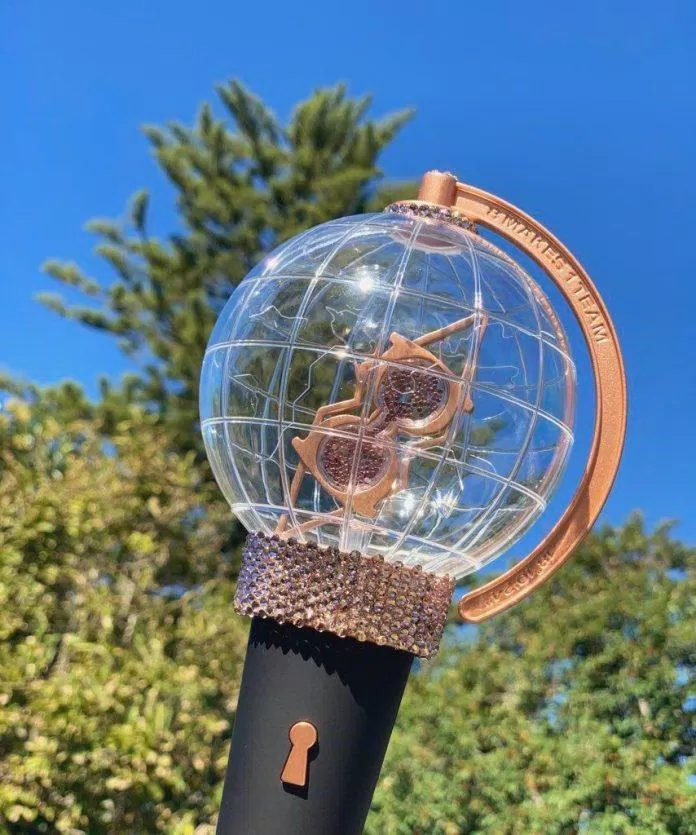 ATEEZ với chiếc lightstick đẹp nhất trong K-Pop. (Nguồn: Internet) ATEEZ với chiếc lightstick đẹp nhất trong K-Pop. (Nguồn: Internet)