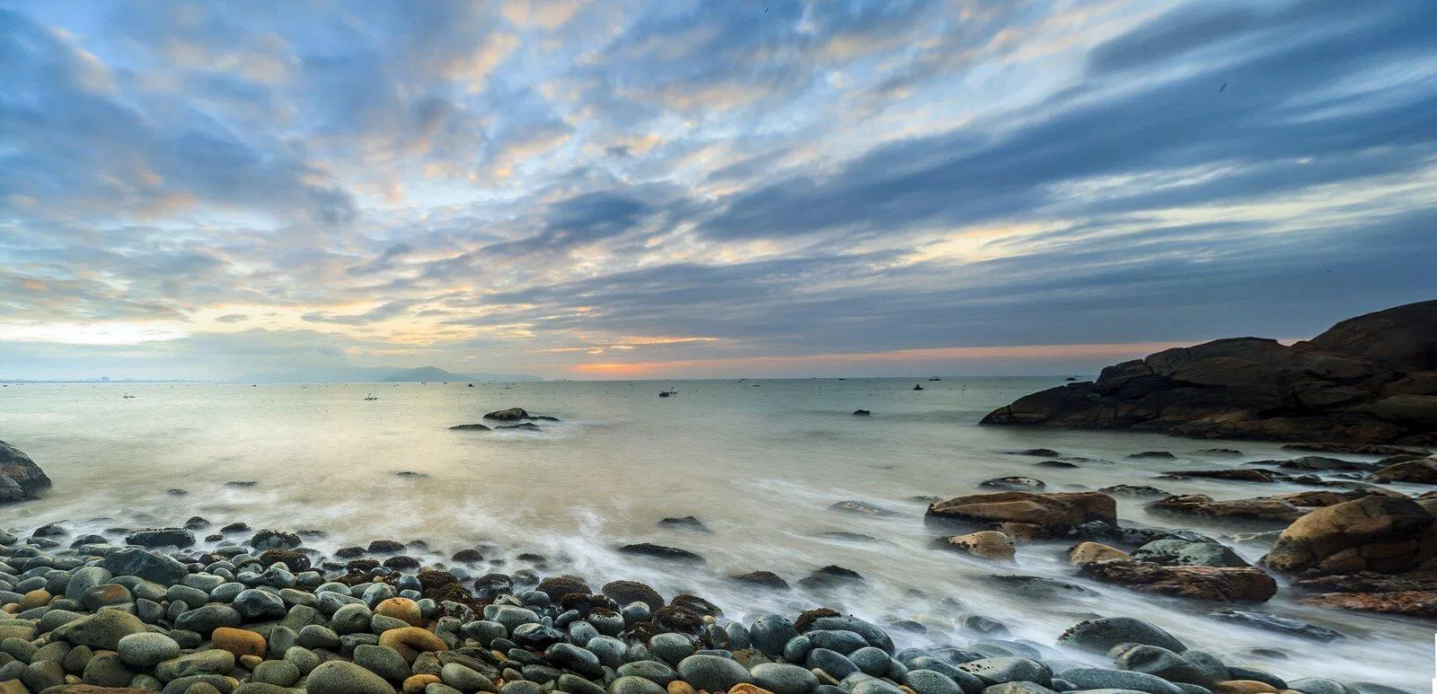 Bãi tắm Hoàng Hậu tại Ghềnh Ráng - Tiên Sa (Ảnh: Internet) Bãi tắm Hoàng Hậu tại Ghềnh Ráng - Tiên Sa (Ảnh: Internet)