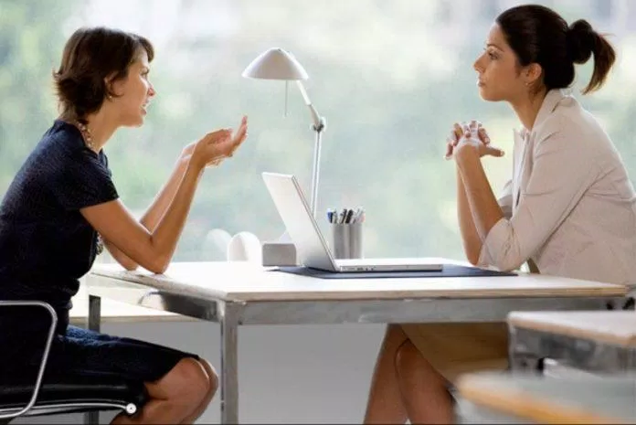 Bởi kỹ năng lắng nghe tốt mà top 1% rất được mọi người xung quanh tin tưởng và quý mến. (Ảnh: Internet) Bởi kỹ năng lắng nghe tốt mà top 1% rất được mọi người xung quanh tin tưởng và quý mến. (Ảnh: Internet)
