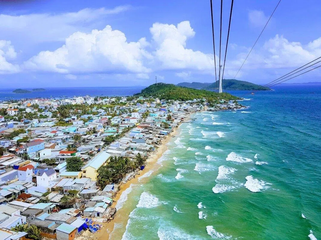 Biển Phú Quốc nhìn từ cáp treo hòn Thơm. (Ảnh: Internet) Biển Phú Quốc nhìn từ cáp treo hòn Thơm. (Ảnh: Internet)