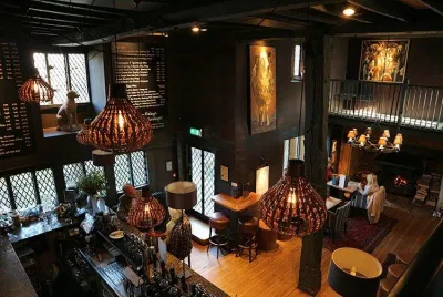 Broadway Hotel (Ảnh: Internet) Broadway Hotel (Ảnh: Internet)