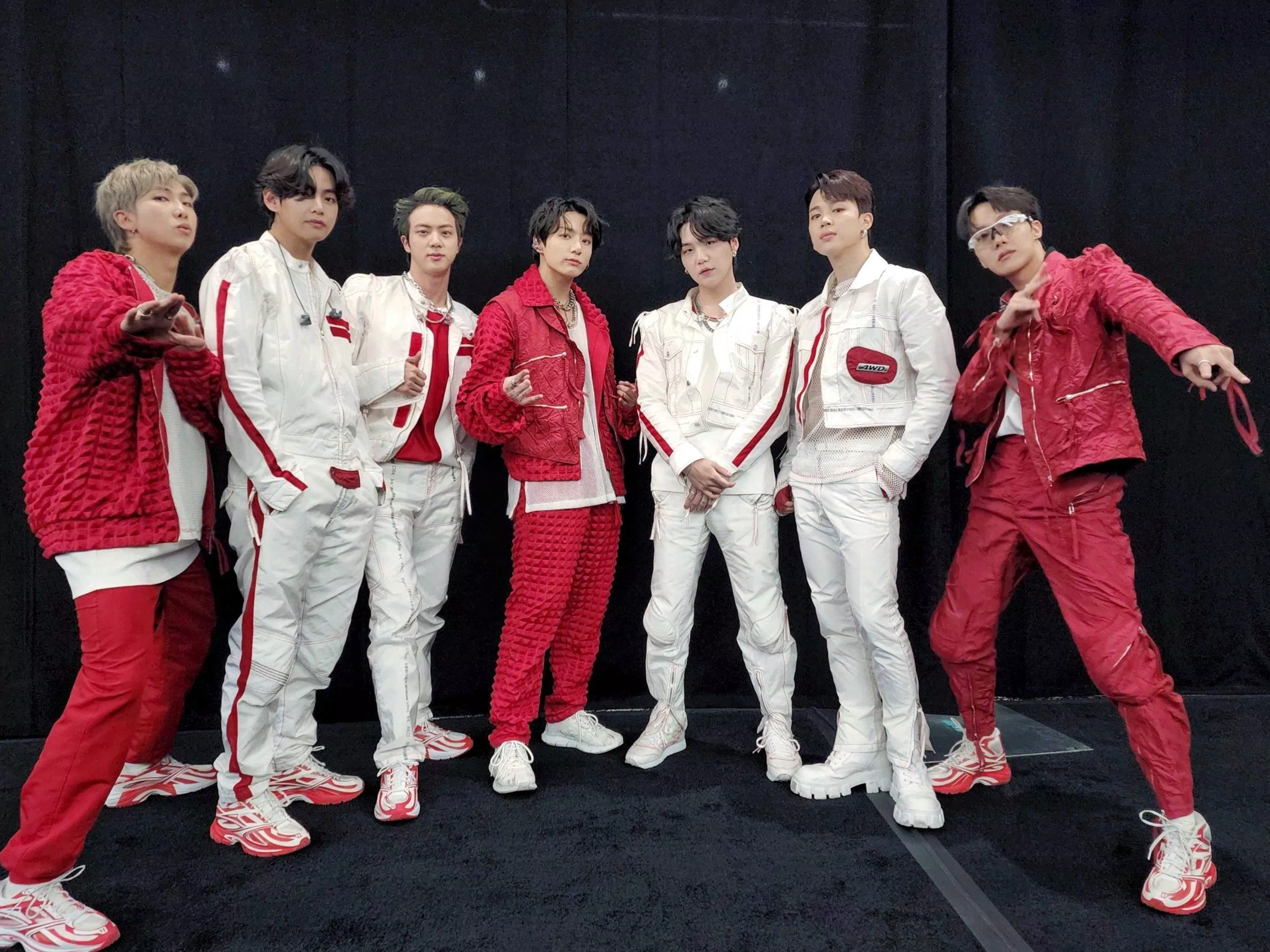 BTS đã khép lại hành trình tour diễn "Permission to Dance On Stage" với hàng loạt những thành tích đáng nể (Nguồn: Internet)