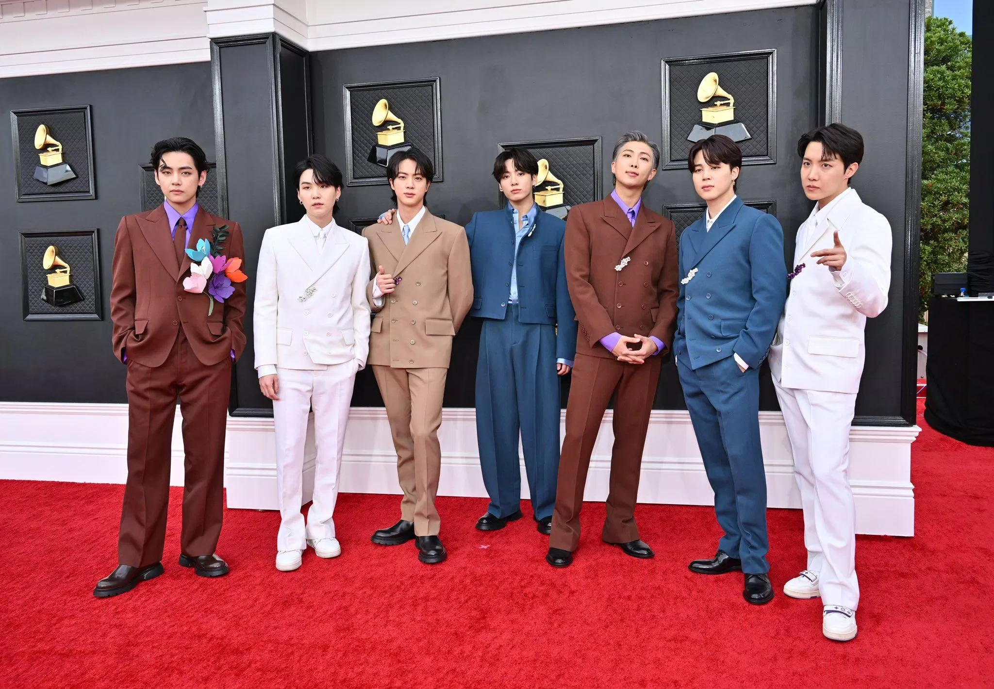 BTS tại thảm đỏ GRAMMY 2022 (Ảnh: Internet)