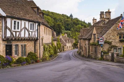 Làng Castle Combe, Wiltshire (Ảnh: Internet) Làng Castle Combe, Wiltshire (Ảnh: Internet)