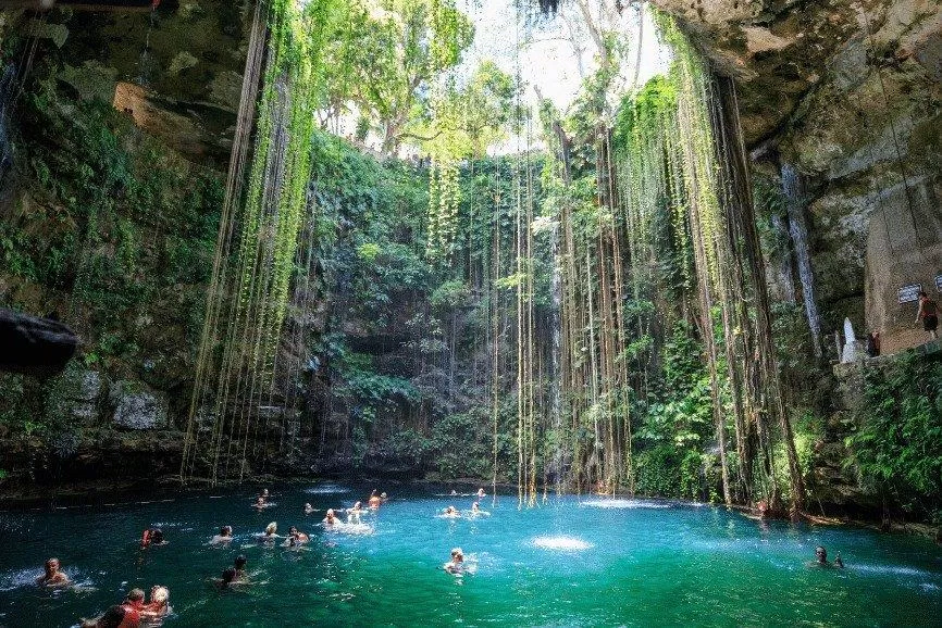 Cenote Dos Ojos (Ảnh: Internet)