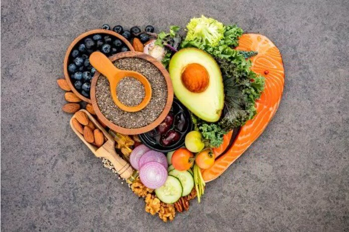 Protein nạc, chất béo lành mạnh, trái cây, rau và ngũ cốc nguyên hạt đều là một phần của chế độ ăn uống lành mạnh.  (Nguồn: Internet)