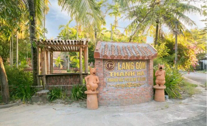 Cổng vào làng gốm Thanh Hà (Nguồn: Internet) Cổng vào làng gốm Thanh Hà (Nguồn: Internet)