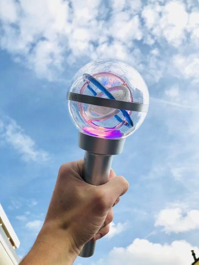 Cosmic Girls với chiếc lightstick đẹp nhất trong K-Pop. (Nguồn: Internet) Cosmic Girls với chiếc lightstick đẹp nhất trong K-Pop. (Nguồn: Internet)