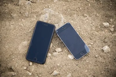 Các thiết bị điện tử như smartphone gây ảnh hưởng tới môi trường (Ảnh: Internet). Các thiết bị điện tử như smartphone gây ảnh hưởng tới môi trường (Ảnh: Internet).