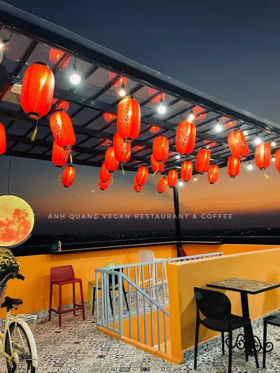 (Nguồn ảnh: Ánh Quang Vegan Restaurant and Coffee) (Nguồn ảnh: Ánh Quang Vegan Restaurant and Coffee)