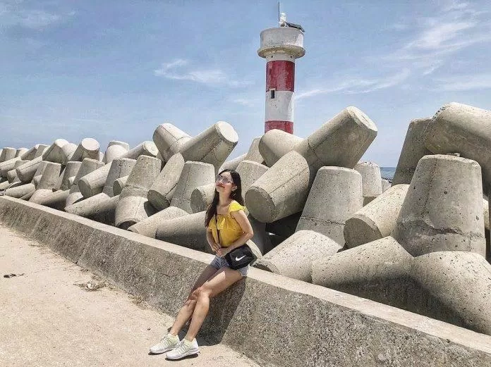 Ngày nay Đảo Mù Cu được xây dựng đường nối làm bằng bê tông vì vậy bạn nên thuê xe để dễ di chuyển (Ảnh: Internet) Ngày nay Đảo Mù Cu được xây dựng đường nối làm bằng bê tông vì vậy bạn nên thuê xe để dễ di chuyển (Ảnh: Internet)