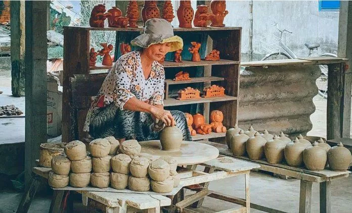 Được nhìn thấy quá trình tạo ra sản phẩm gốm (Nguồn: Internet) Được nhìn thấy quá trình tạo ra sản phẩm gốm (Nguồn: Internet)