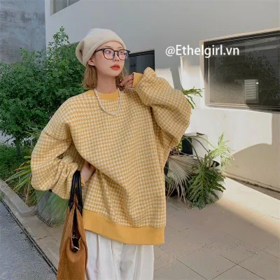 Áo nỉ dài tay cổ tròn form rộng phong cách retro - Ethelgirl.vn (Nguồn: Internet)
