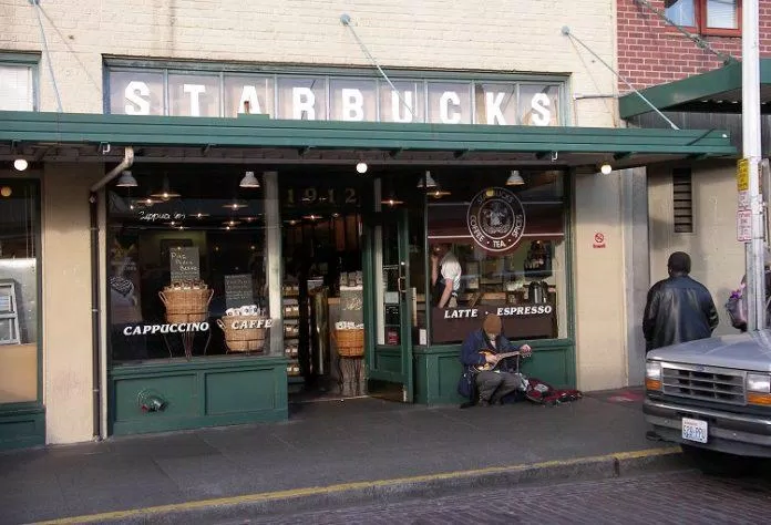 Cửa hàng Starbucks tại nước Mỹ (Ảnh: Internet) Cửa hàng Starbucks tại nước Mỹ (Ảnh: Internet)